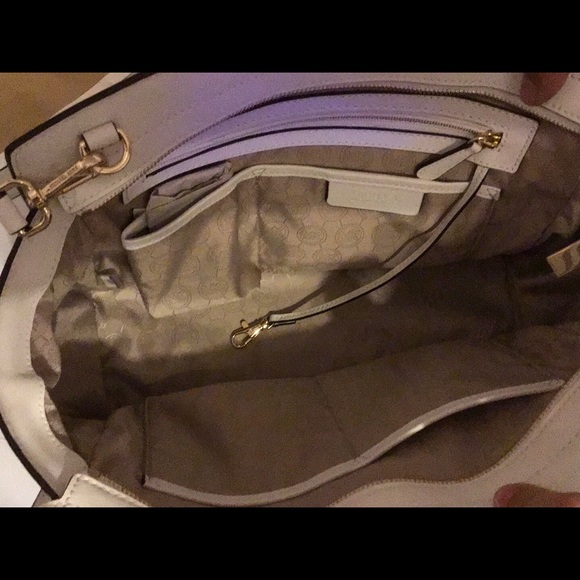 LIKE NEW MICHAEL KORS SATCHEL - Picture 10 of 11